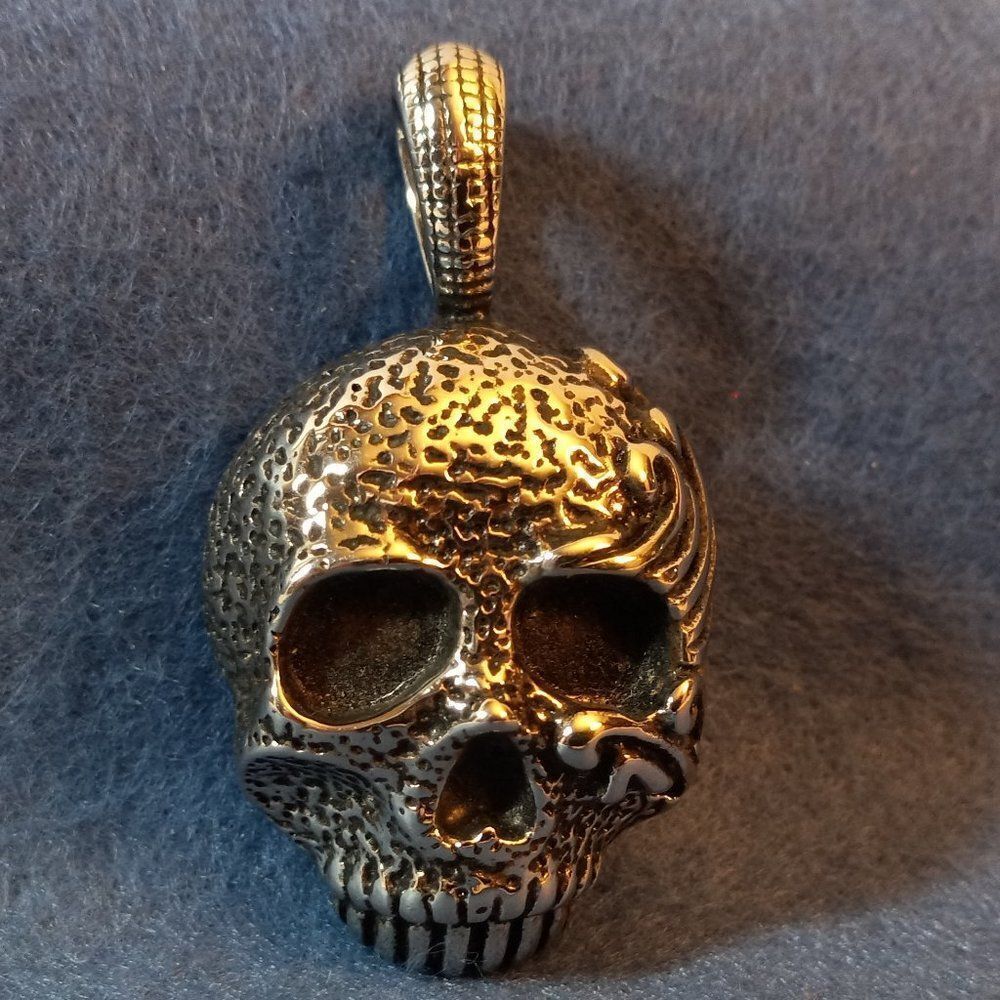 Skull Pendant by Chisel